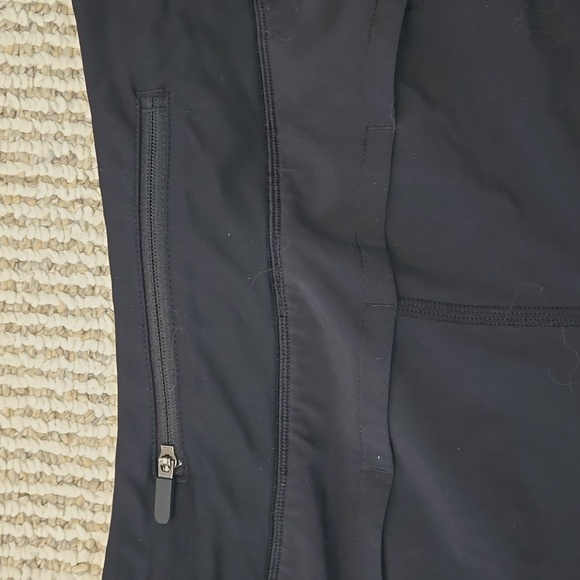 Lululemon Speed Up Shorts - Picture 4 of 7